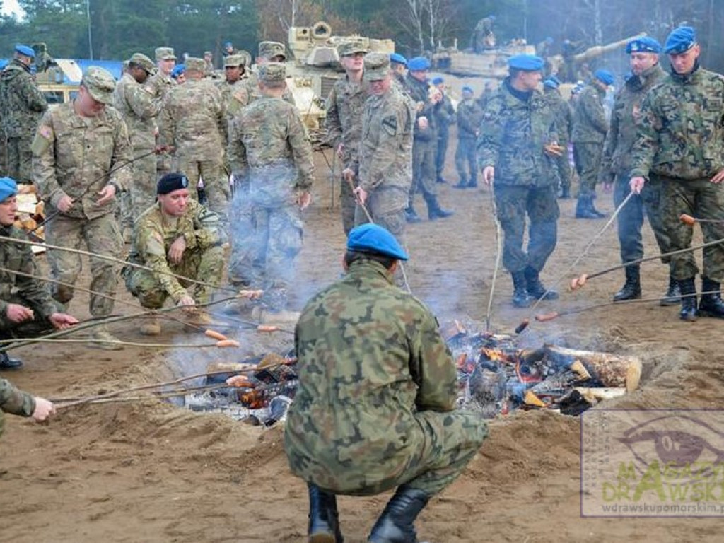 Sojusznicze świętowanie na poligonie