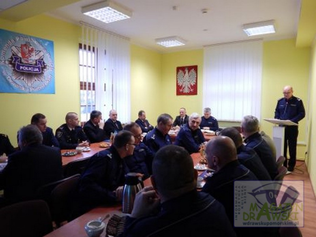 Odprawa drawskich policjantów w zmodernizowanej siedzibie