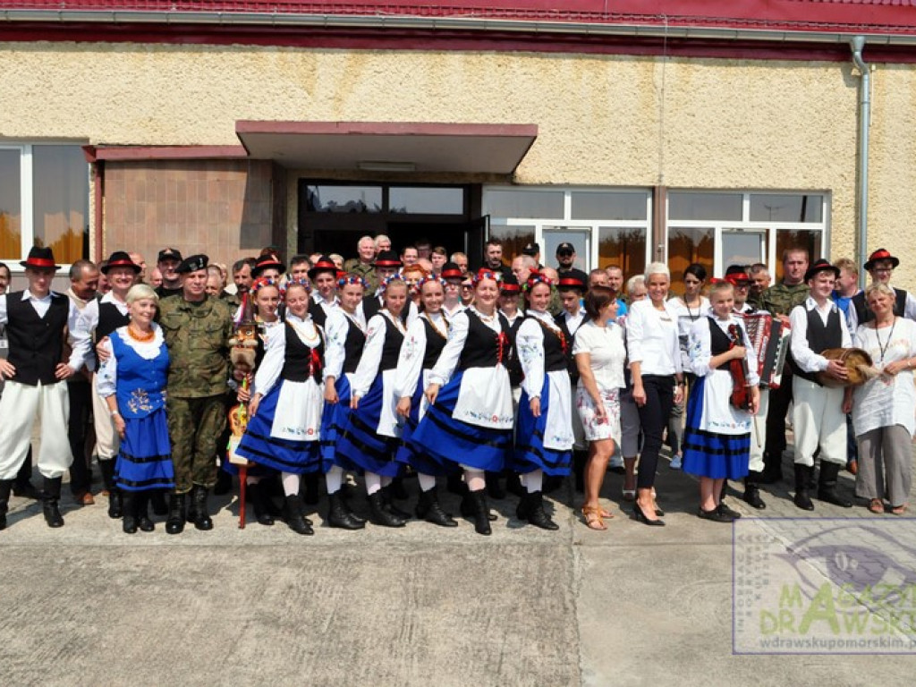 KASZUBSKIE TAŃCE W POWIECIE DRAWSKIM