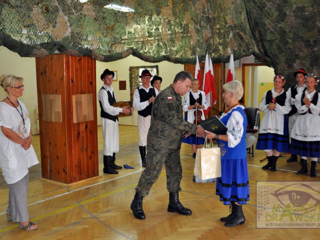 KASZUBSKIE TAŃCE W POWIECIE DRAWSKIM