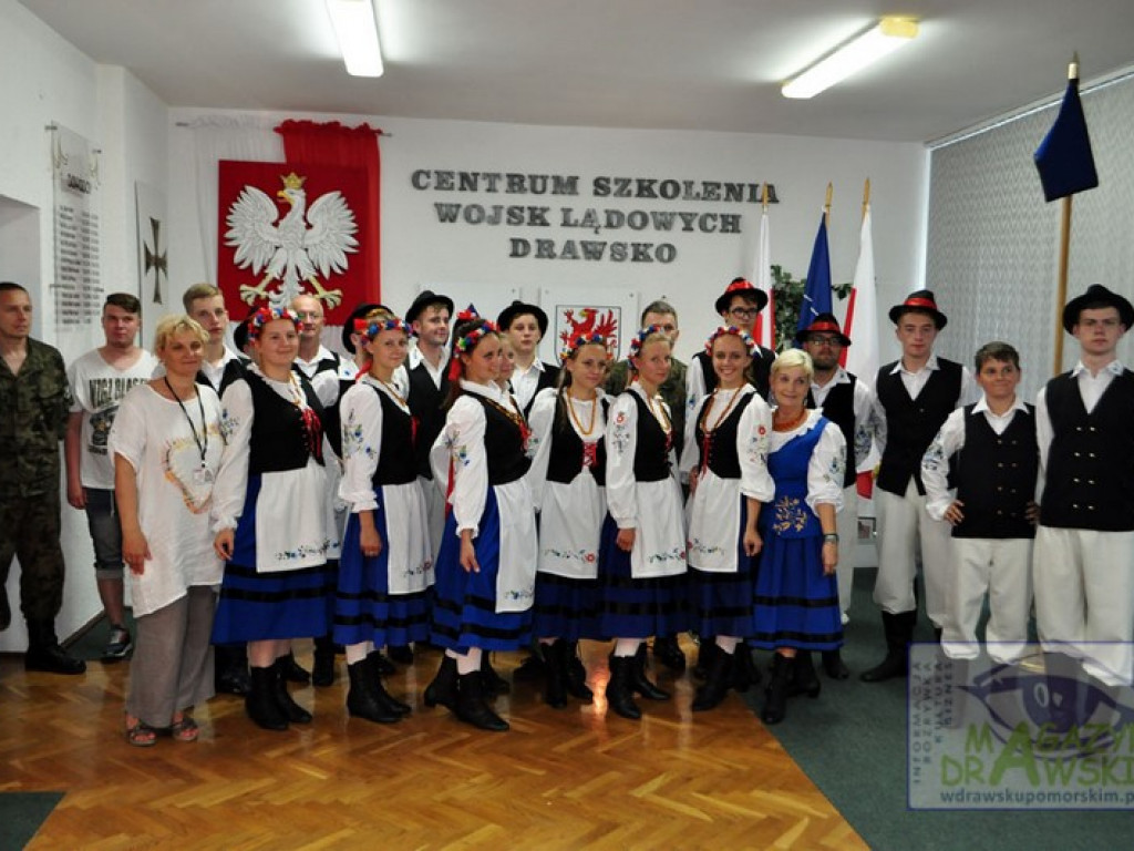 KASZUBSKIE TAŃCE W POWIECIE DRAWSKIM