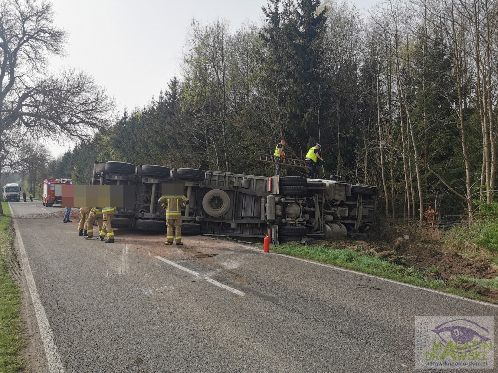 [DW 175] Wypadek ciężarówki z ładunkiem
