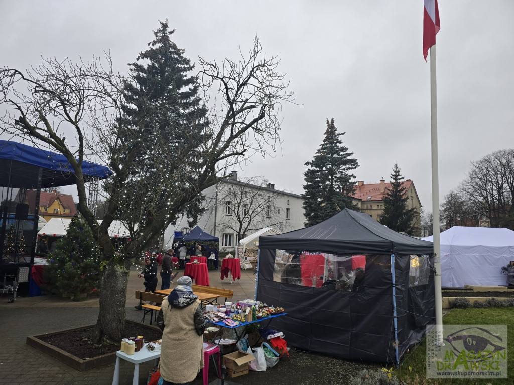 Mikołaj rozświetlił choinkę