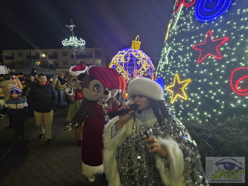 Mikołaj rozświetlił choinkę