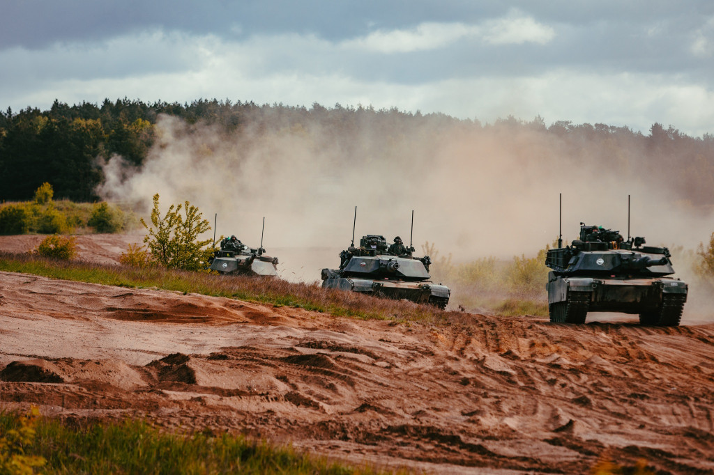 Polski ABRAMS w natarciu