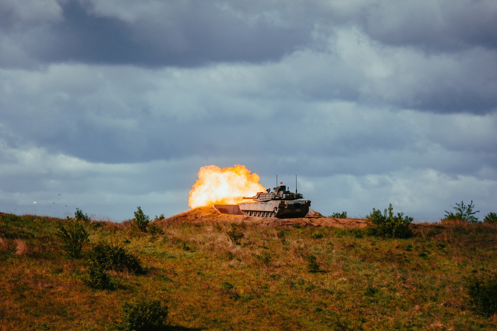 Polski ABRAMS w natarciu
