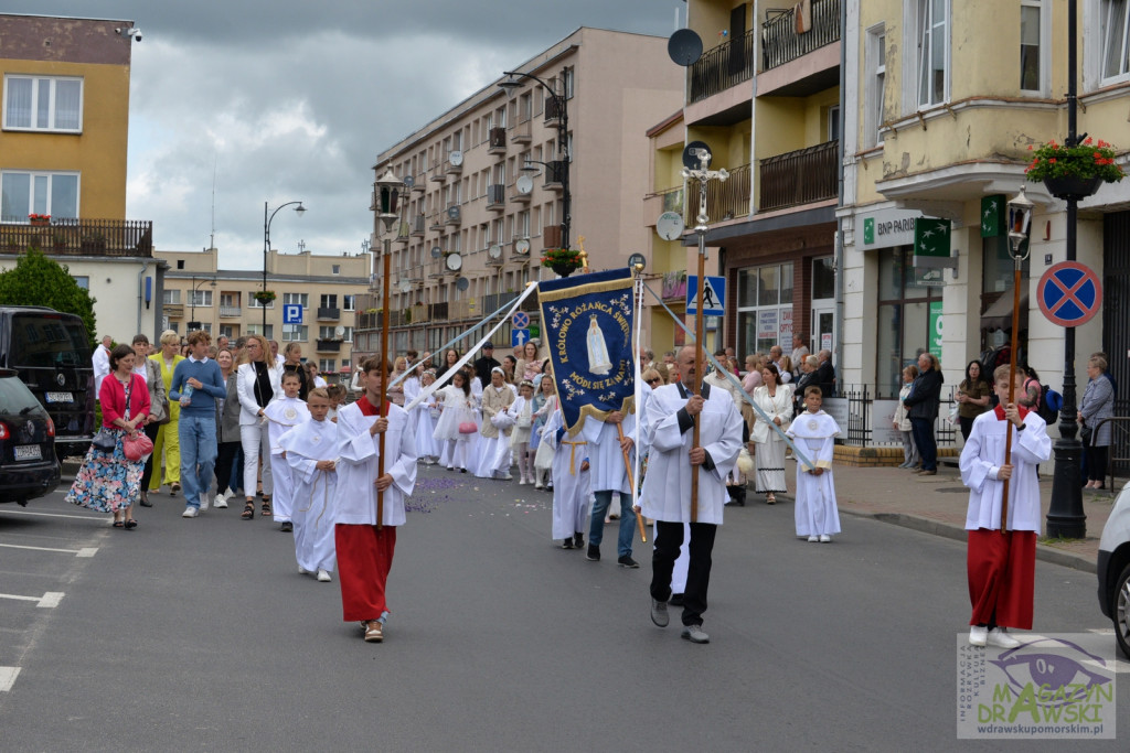 Chrystus Eucharystyczny przeszedł ulicami Drawska Pomorskiego