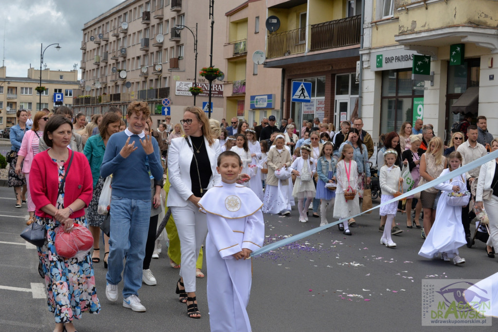 Chrystus Eucharystyczny przeszedł ulicami Drawska Pomorskiego