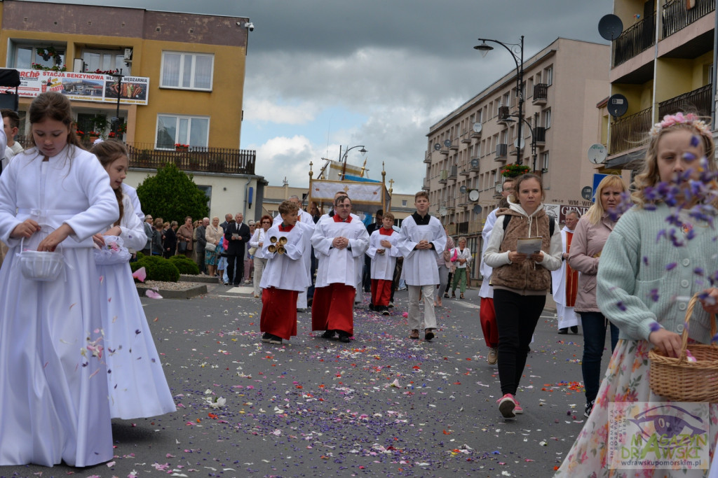Chrystus Eucharystyczny przeszedł ulicami Drawska Pomorskiego