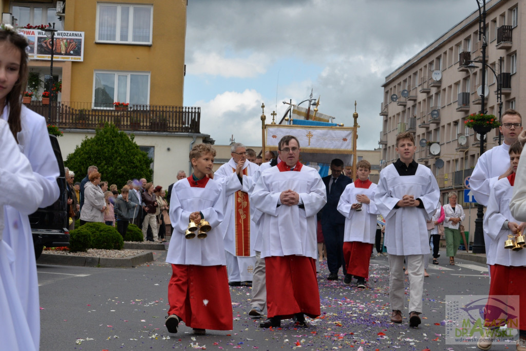 Chrystus Eucharystyczny przeszedł ulicami Drawska Pomorskiego