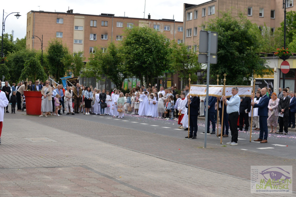 Chrystus Eucharystyczny przeszedł ulicami Drawska Pomorskiego