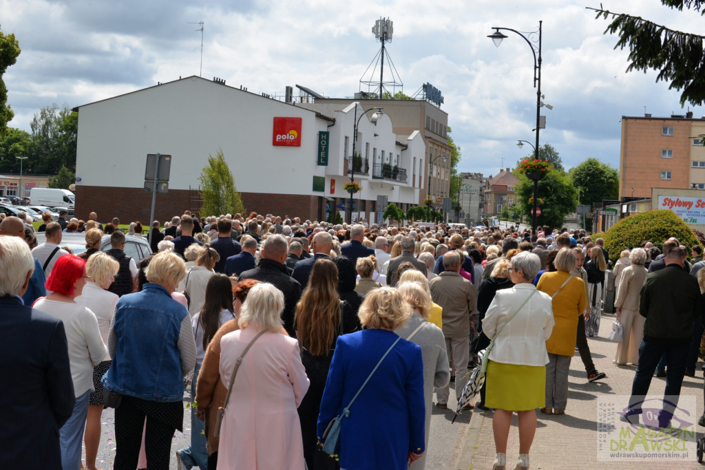 Chrystus Eucharystyczny przeszedł ulicami Drawska Pomorskiego