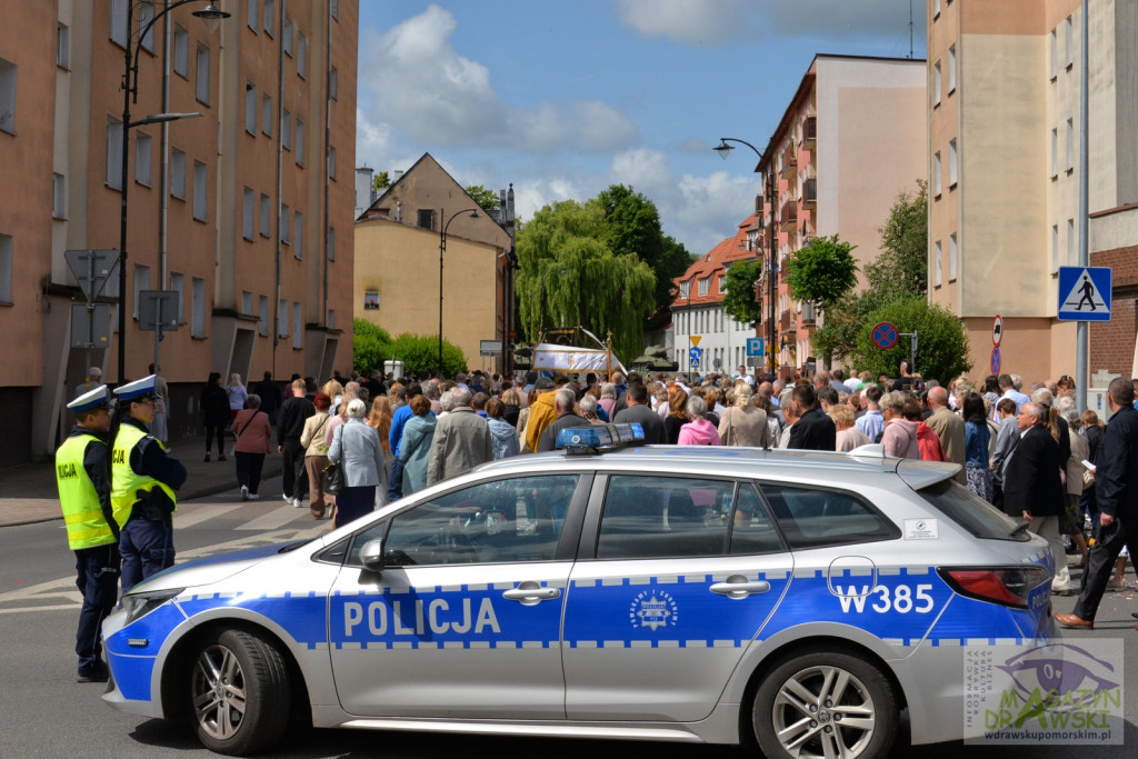 Chrystus Eucharystyczny przeszedł ulicami Drawska Pomorskiego