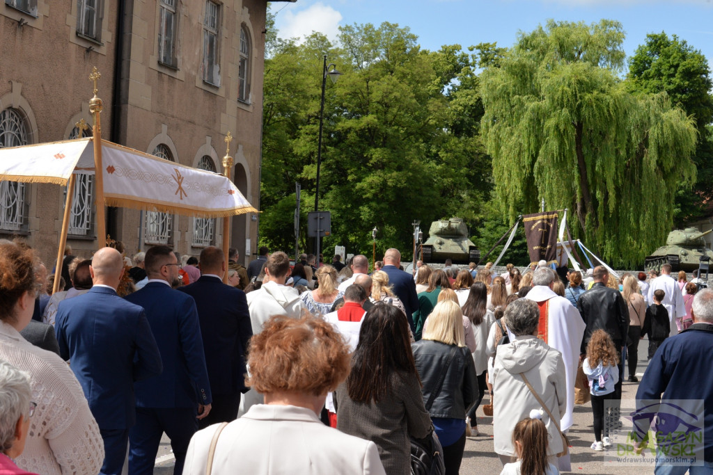 Chrystus Eucharystyczny przeszedł ulicami Drawska Pomorskiego