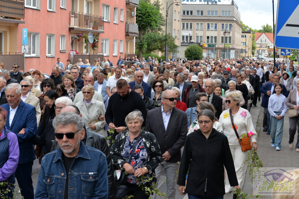 Chrystus Eucharystyczny przeszedł ulicami Drawska Pomorskiego