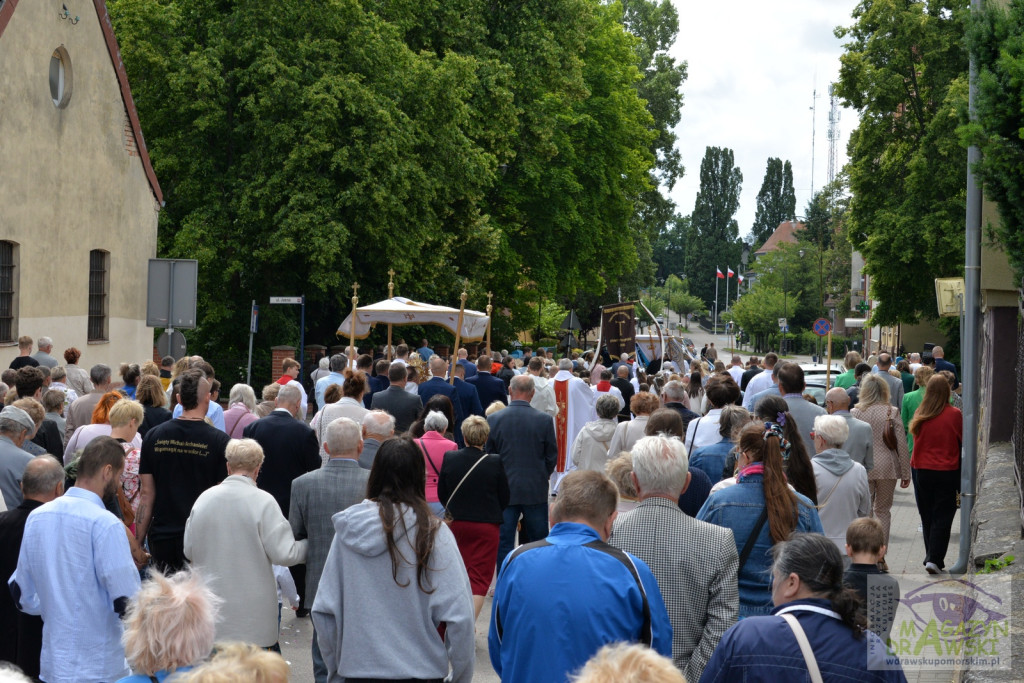 Chrystus Eucharystyczny przeszedł ulicami Drawska Pomorskiego