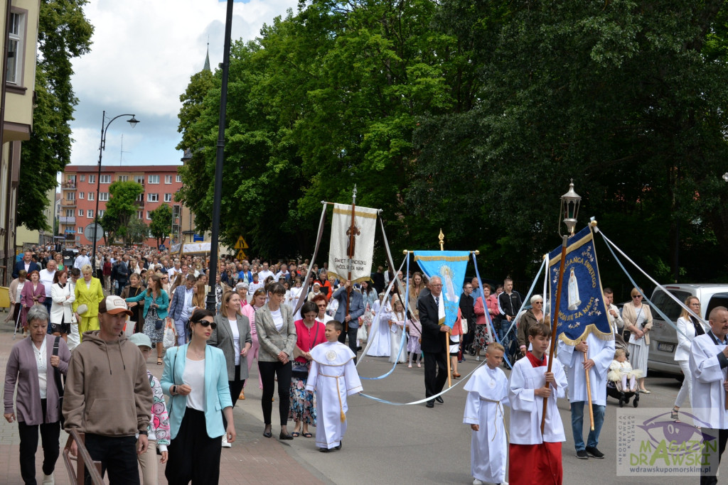 Chrystus Eucharystyczny przeszedł ulicami Drawska Pomorskiego