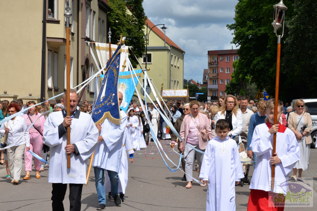 Chrystus Eucharystyczny przeszedł ulicami Drawska Pomorskiego