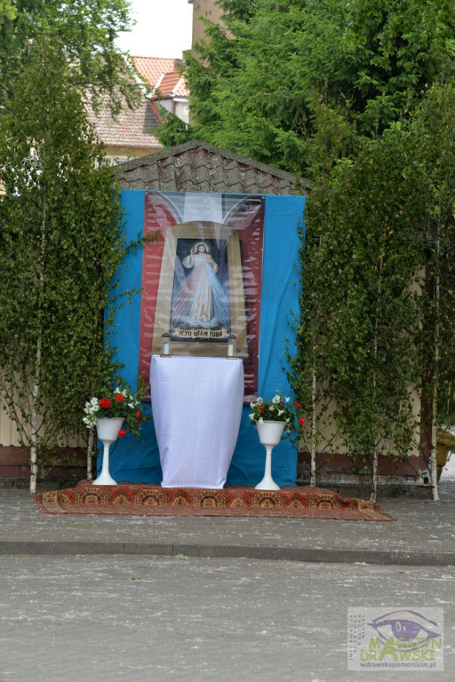 Chrystus Eucharystyczny przeszedł ulicami Drawska Pomorskiego