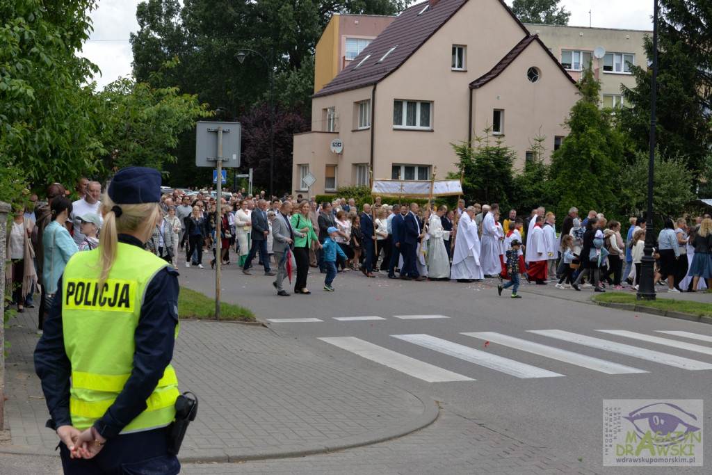 Chrystus Eucharystyczny przeszedł ulicami Drawska Pomorskiego