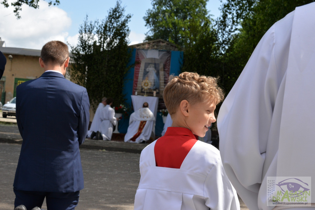 Chrystus Eucharystyczny przeszedł ulicami Drawska Pomorskiego