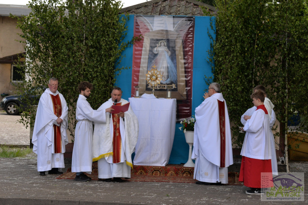 Chrystus Eucharystyczny przeszedł ulicami Drawska Pomorskiego