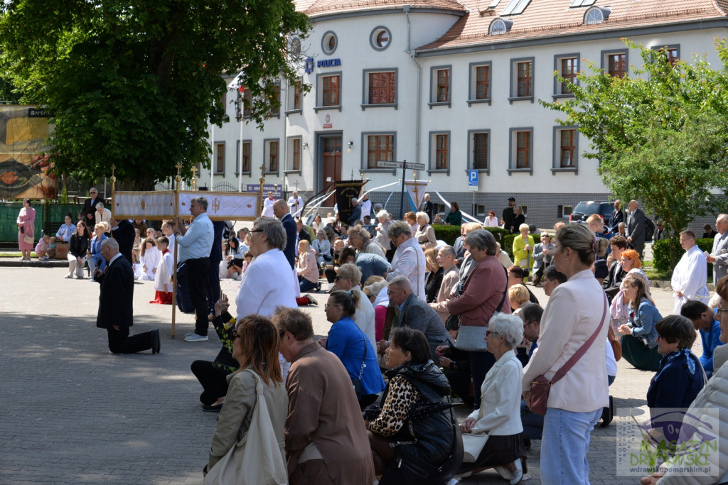 Chrystus Eucharystyczny przeszedł ulicami Drawska Pomorskiego