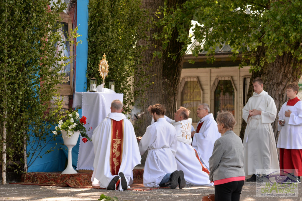 Chrystus Eucharystyczny przeszedł ulicami Drawska Pomorskiego