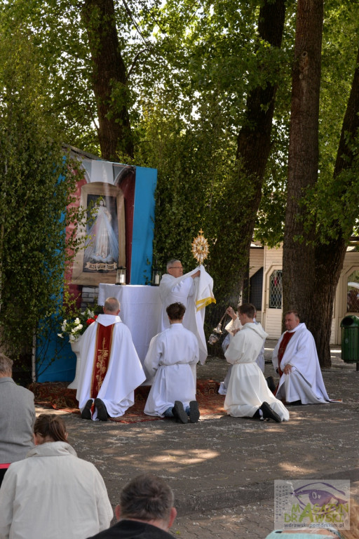 Chrystus Eucharystyczny przeszedł ulicami Drawska Pomorskiego