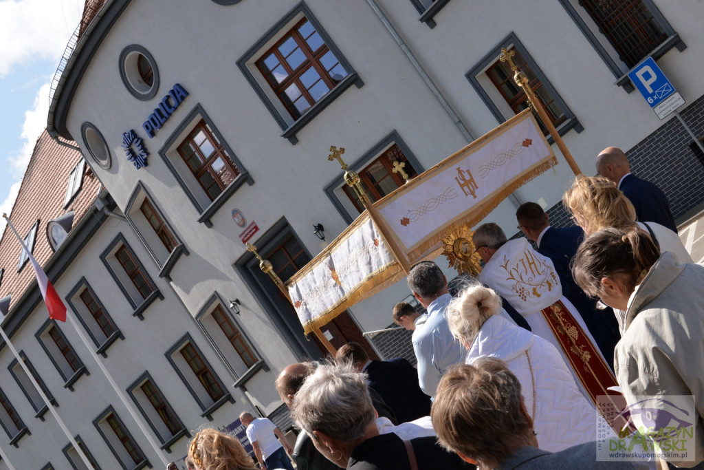 Chrystus Eucharystyczny przeszedł ulicami Drawska Pomorskiego