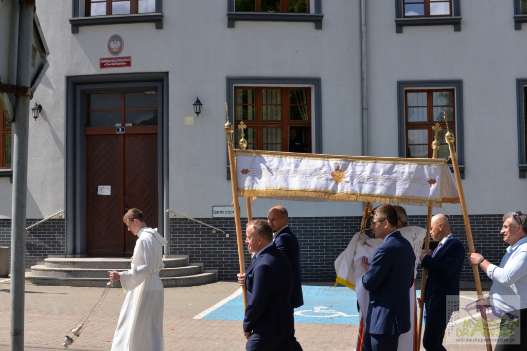 Chrystus Eucharystyczny przeszedł ulicami Drawska Pomorskiego