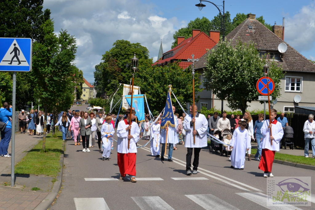 Chrystus Eucharystyczny przeszedł ulicami Drawska Pomorskiego
