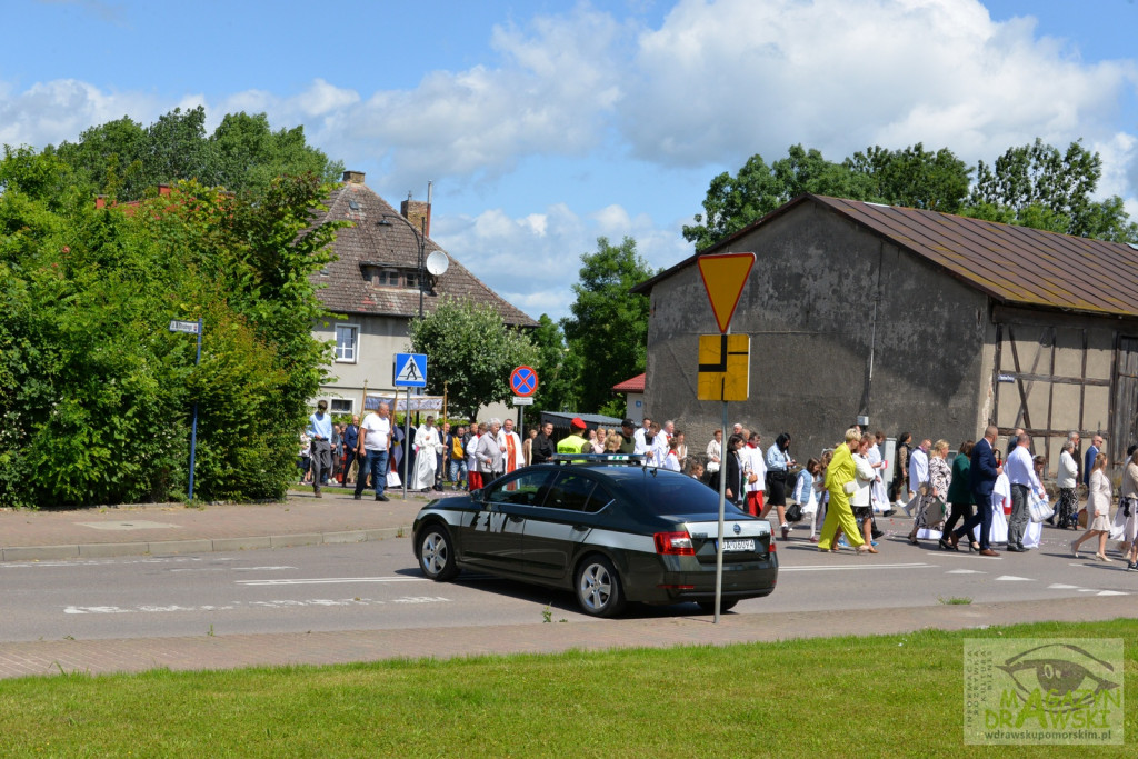 Chrystus Eucharystyczny przeszedł ulicami Drawska Pomorskiego
