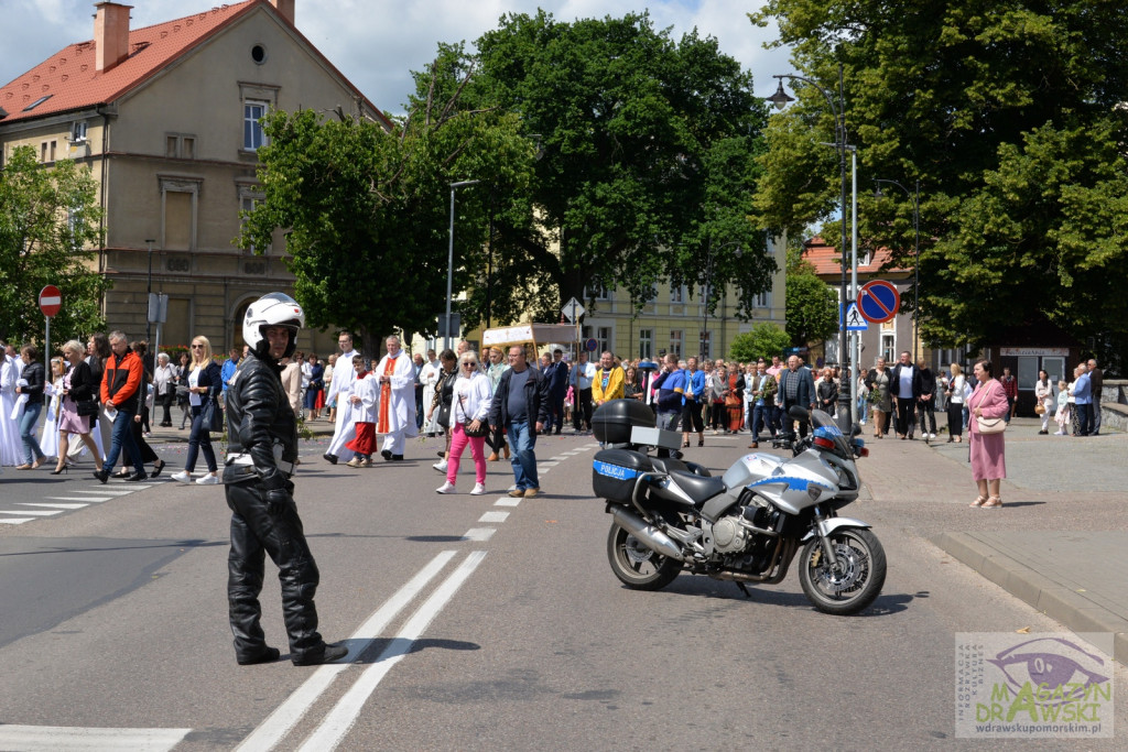 Chrystus Eucharystyczny przeszedł ulicami Drawska Pomorskiego