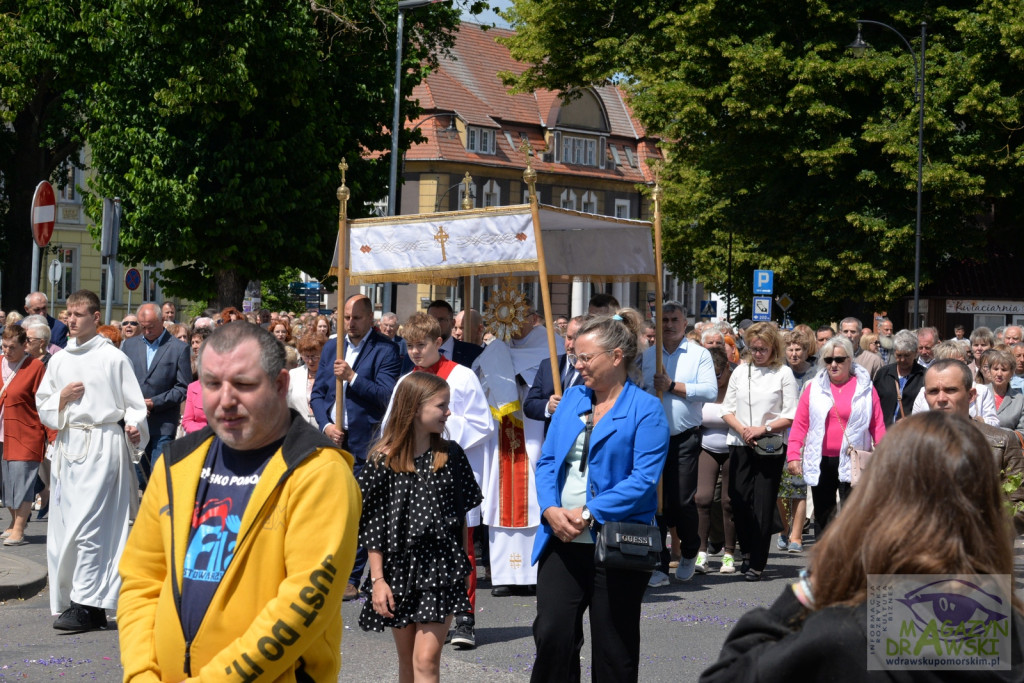 Chrystus Eucharystyczny przeszedł ulicami Drawska Pomorskiego