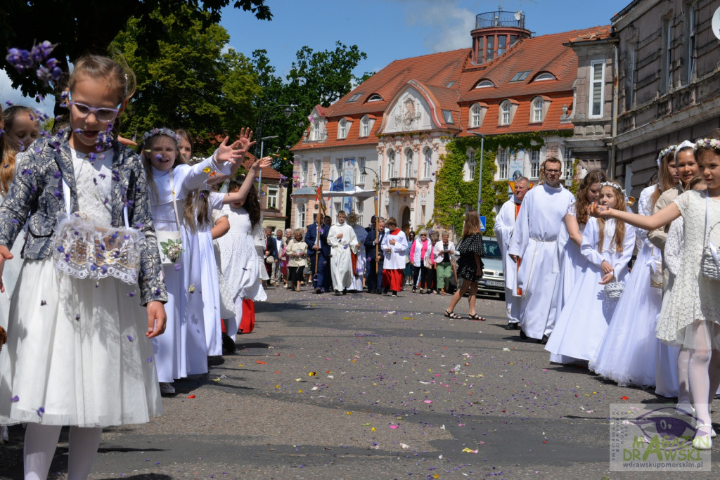 Chrystus Eucharystyczny przeszedł ulicami Drawska Pomorskiego