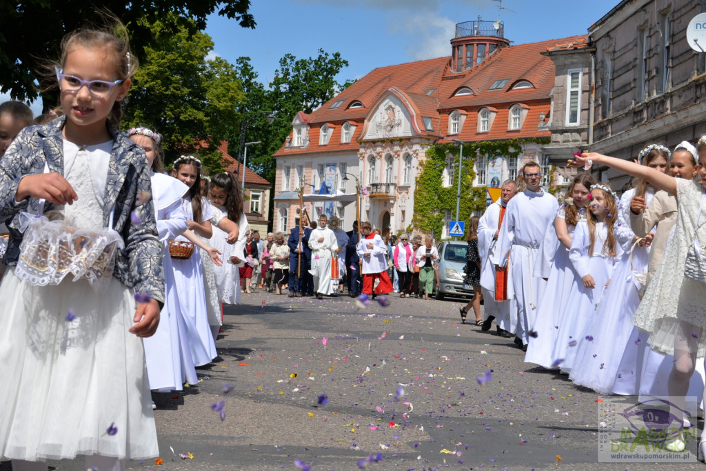 Chrystus Eucharystyczny przeszedł ulicami Drawska Pomorskiego