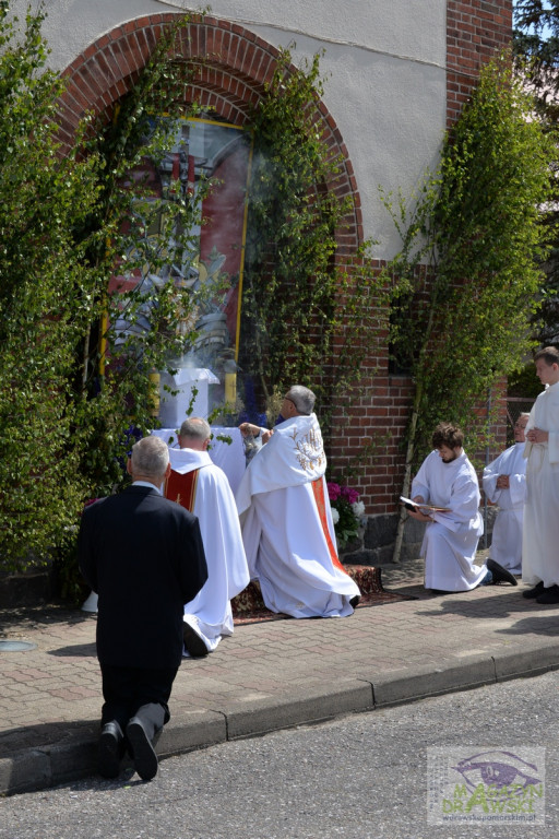 Chrystus Eucharystyczny przeszedł ulicami Drawska Pomorskiego