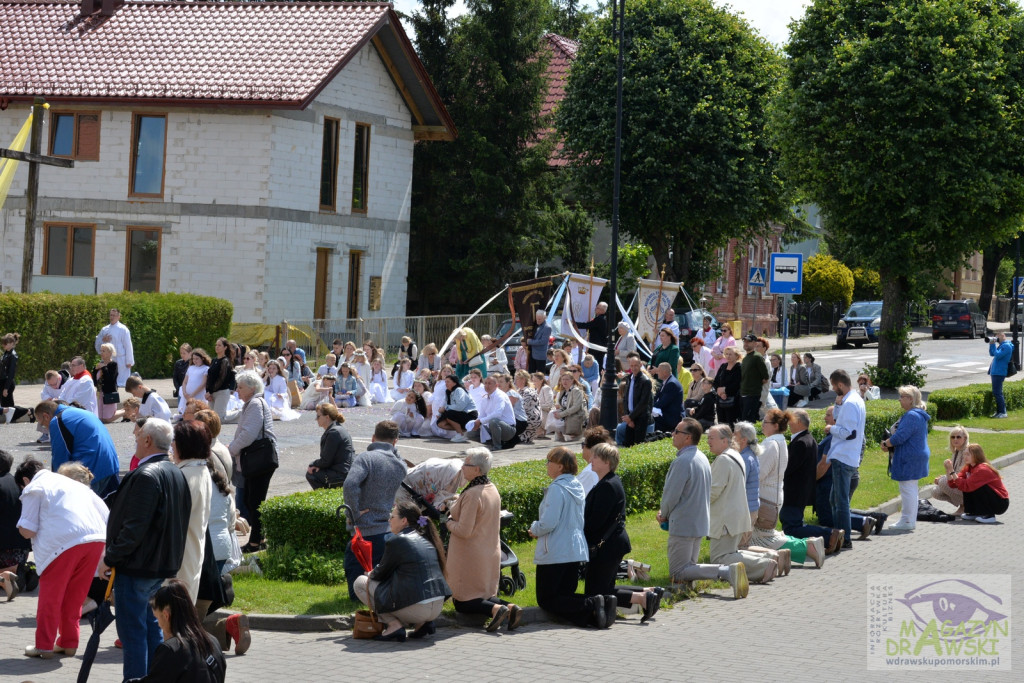 Chrystus Eucharystyczny przeszedł ulicami Drawska Pomorskiego
