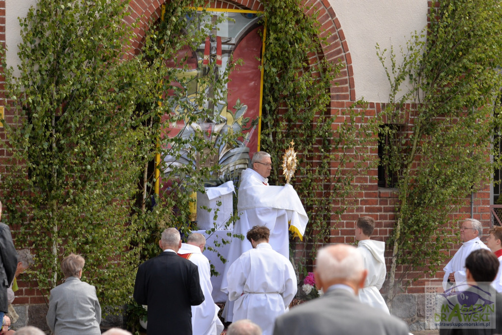 Chrystus Eucharystyczny przeszedł ulicami Drawska Pomorskiego