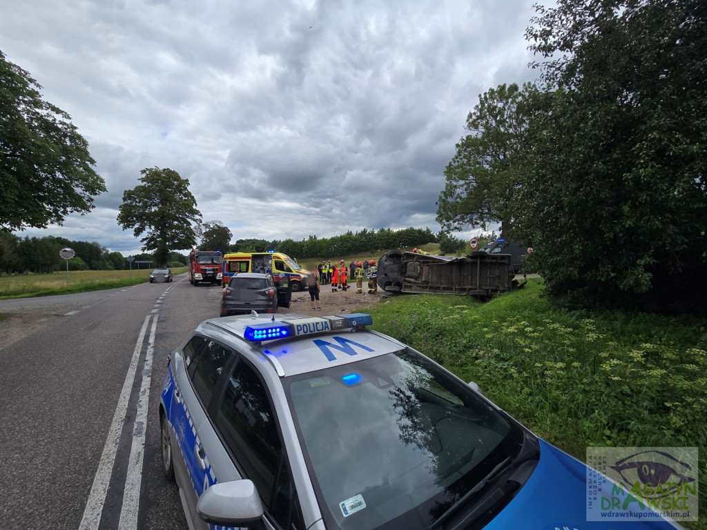 [DW 175] Bus uderzył w osobówkę pod Drawskiem Pomorskim