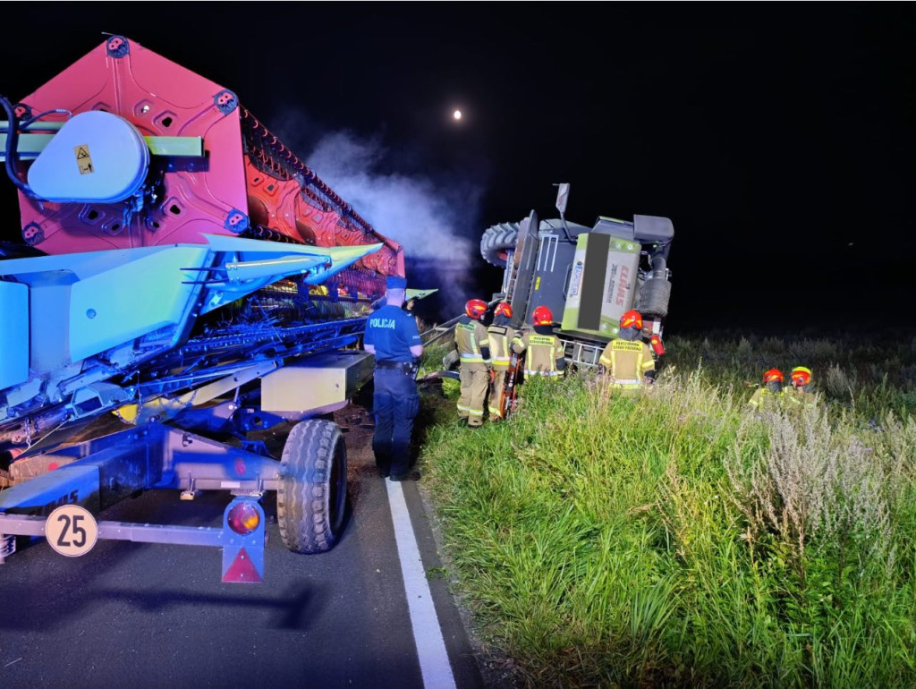 [DK 20] Czołowe zderzenie BMW z kombajnem rolniczym