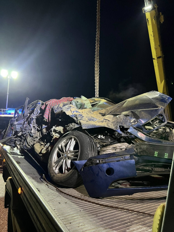 [DK 20] Czołowe zderzenie BMW z kombajnem rolniczym