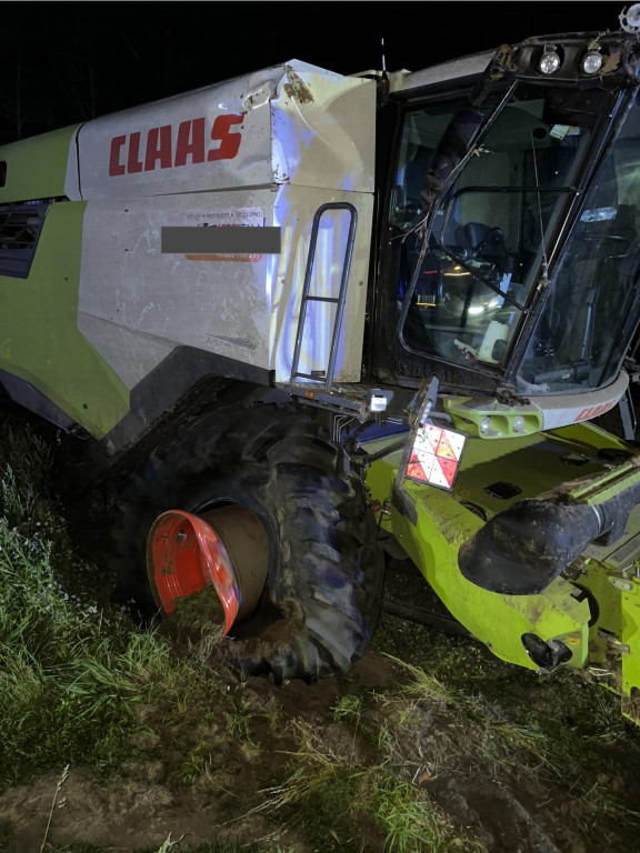 [DK 20] Czołowe zderzenie BMW z kombajnem rolniczym