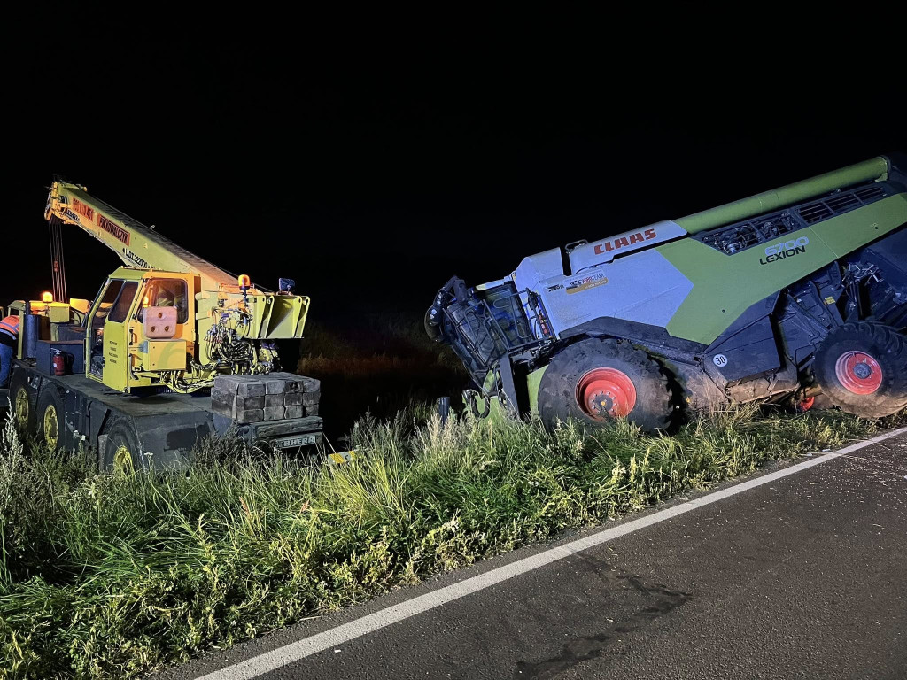 [DK 20] Czołowe zderzenie BMW z kombajnem rolniczym