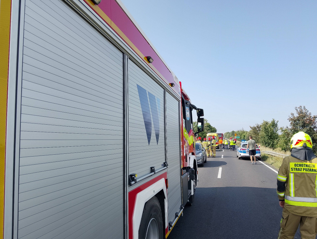 Zderzenie 3 pojazdów na DK 20