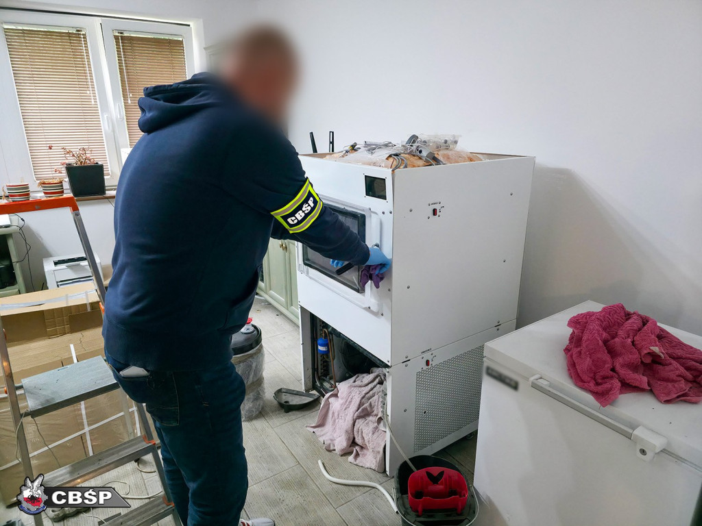 Nielegalna fabryka fałszywych leków