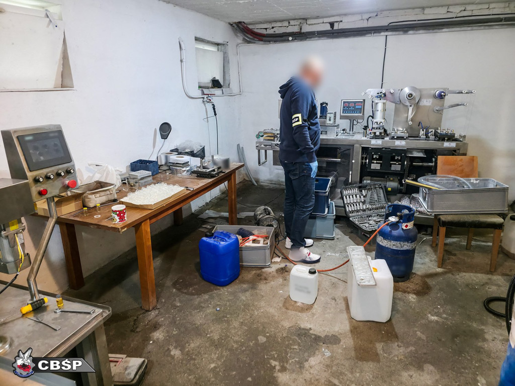 Nielegalna fabryka fałszywych leków