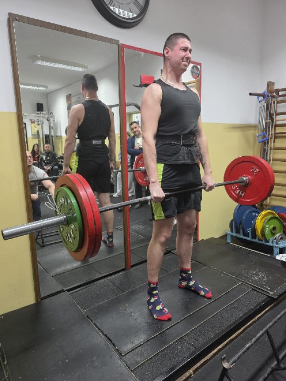 Mikołajkowe zmagania siłowe