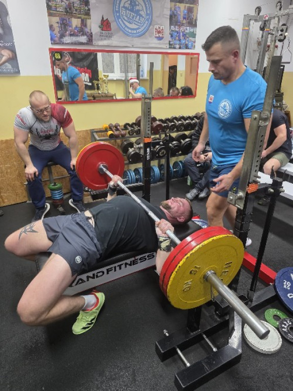 Mikołajkowe zmagania siłowe